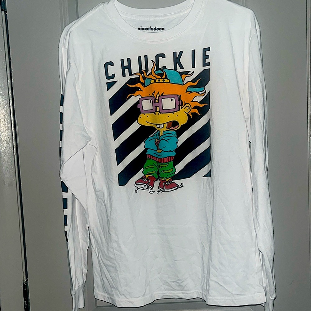 Nickelodeon white long sleeved chuckle resort like new never been worn.